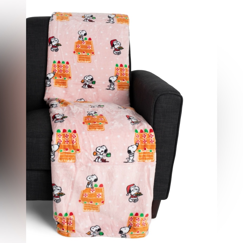 PEANUTS Snoopy Gingerbread Throw Blanket